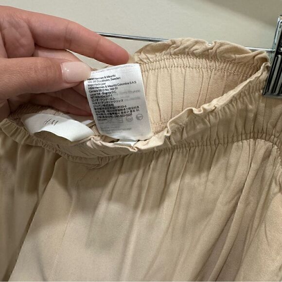 H&M Cream Shorts Size L - Picture 6 of 7